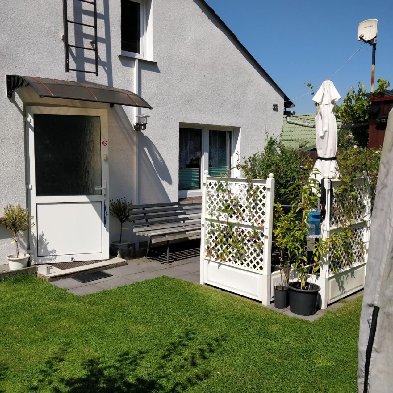 Gaestehaus Am Teich Raben Steinfeld Exterior photo